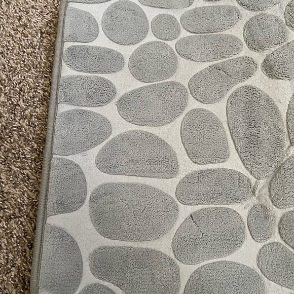 NEW BATHROOM RUG GREY COLOR - Picture 5 of 8